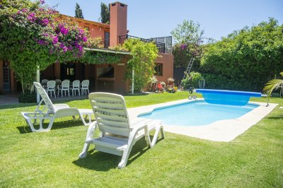 Se ALQUILA Febrero, espectacular casa en barrio privado 