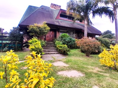 Se VENDE Casa de 6 Dormitorios 