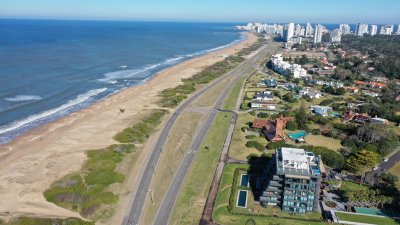 Venta de Terreno de 967 m2 en San Rafael Punta del Este a 200 mts del Mar.