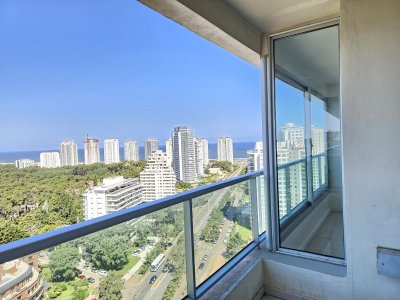 Venta de Apartamento de 3 dormitorios en Roosevelt, a metros del mar en Península.