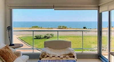 Venta de Apartamento Dúplex de 4 dormitorios en SUITE en Pinares, Playa Mansa, Punta del Este.