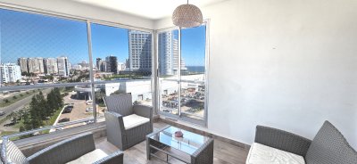 Venta amplio apartamento 3 dormitorios con vista a playa Mansa, Punta del Este.