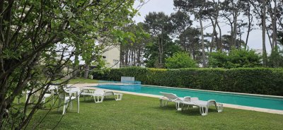 Venta de departamento de 2 dormitorios y 2 baños frente a Punta Shopping, Punta del Este.