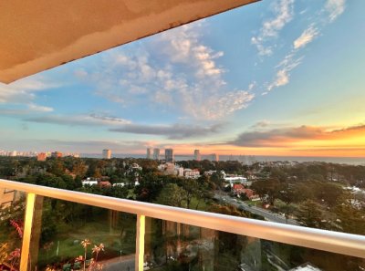 Venta apartamento en Punta del Este con amplia vista