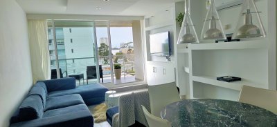 Venta de Aparatamento de 1 dormitorio y medio + 2 baños en Torre Yoo en Punta del Este
