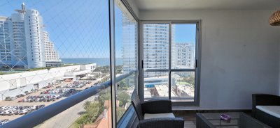 Venta apartamento de 3 dormitorios en Playa Mansa, Punta del Este.