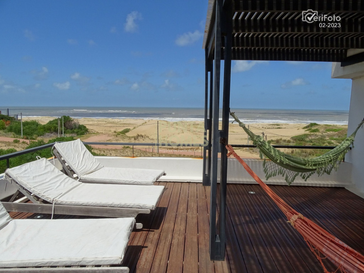 Venta Espectacular casa de 3 dormitorios frente al mar en Punta del Diablo.