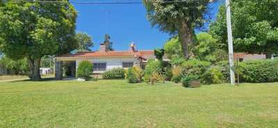 Venta de Casa de 2 Dormitorios + Apartamento de Servicio.