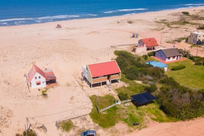 Venta exclusiva casa en primera linea