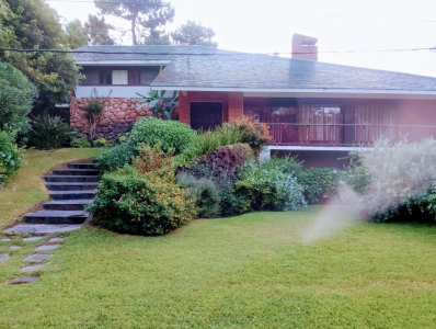 Venta de amplia casa en San Rafel