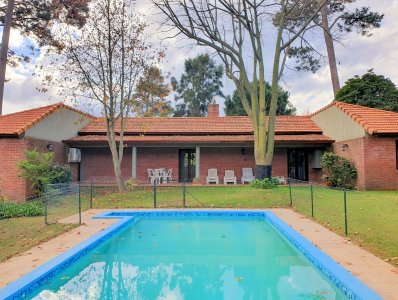 Venta de casa de 3 dormitorios en Cantegril, Punta del Este.