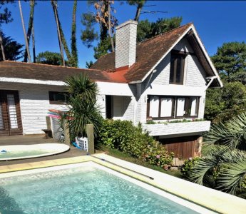Venta de casa de 5 dormitorios en San Rafael, Punta del Este.