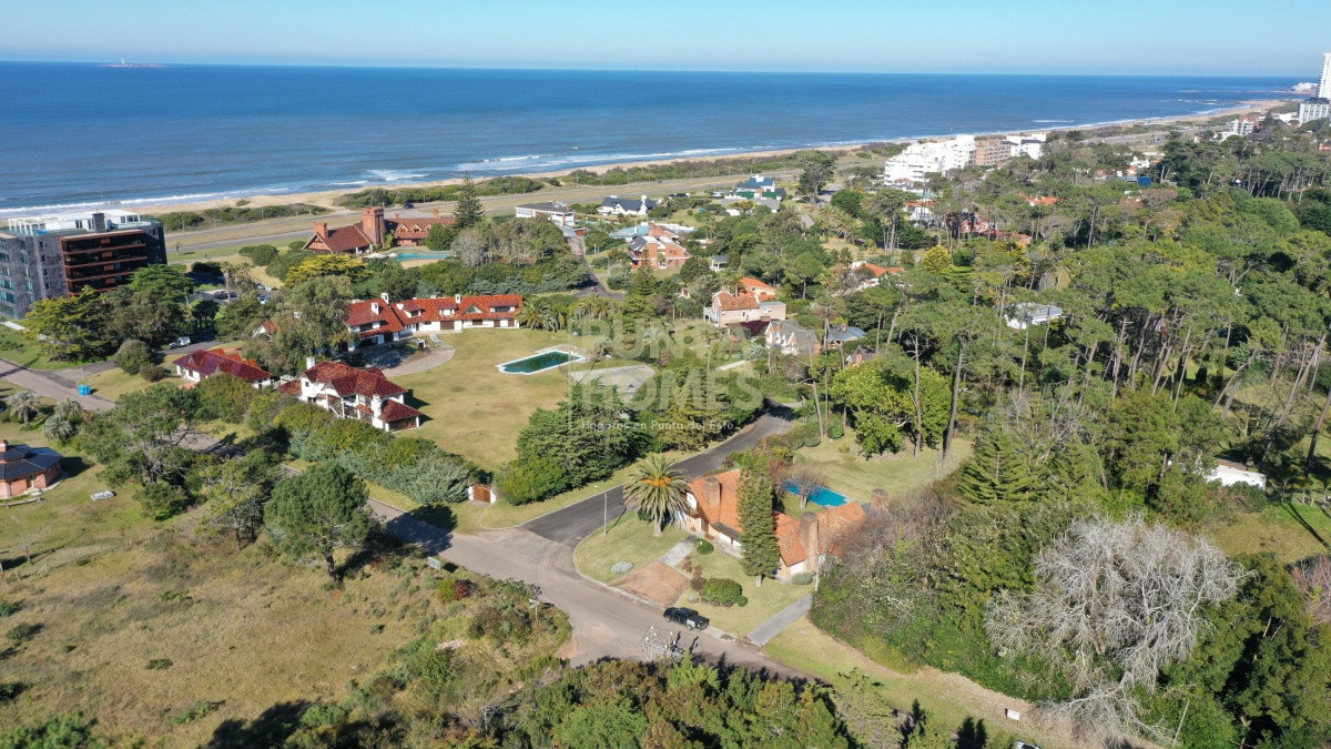 Venta de Terreno de 967 m2, en San Rafael, Punta del Este. a 100 mts del Mar.