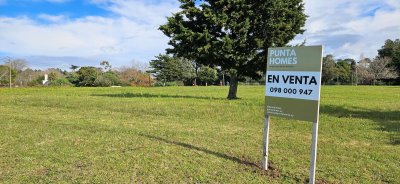 **Venta** Terreno de 2723 m² en Punta del Este  Ideal emprendimiento comercial