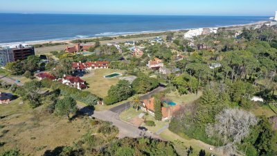 Venta de Terreno de 1350 m2 , en San Rafael, Punta del Este. a 150 mts del Mar.