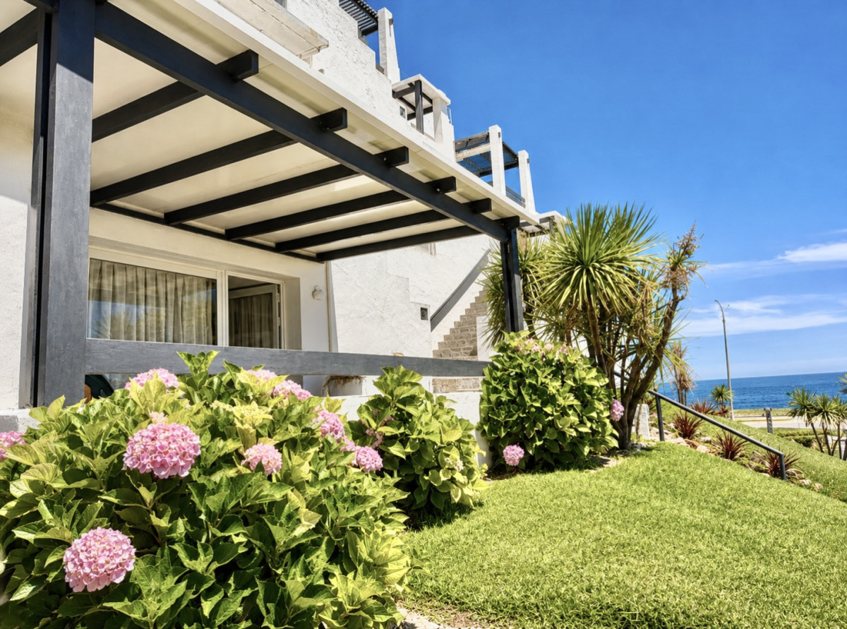 Imagen de Apartamento en Venta -2 dormitorios y medio -Primera linea Pinares Playa Mansa