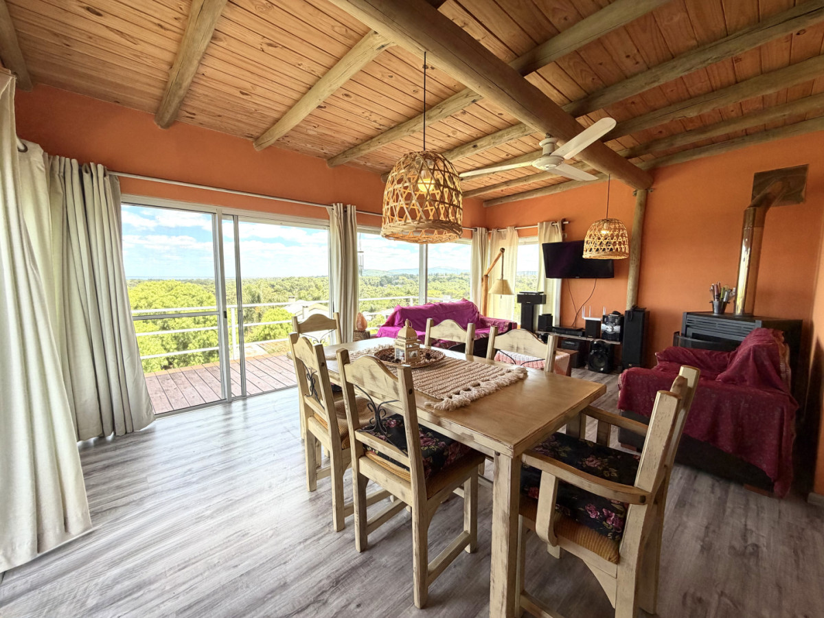 Imagen de Casa en Cerro del Toro, Piriápolis. 5 dormitorios, terreno de 716 m²