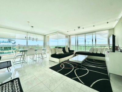 Apartamento en alquiler temporal y anual en playa Mansa Punta del Este.