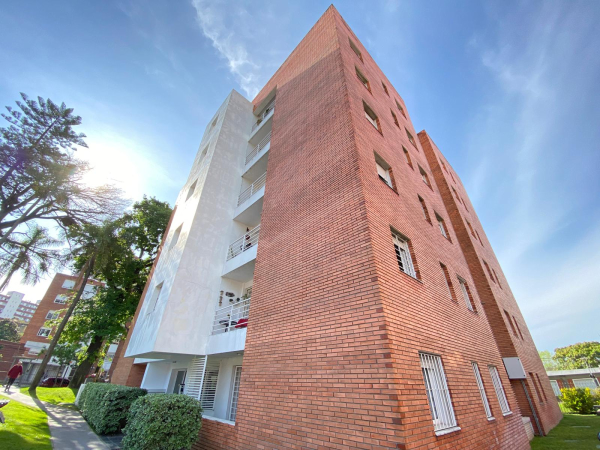 Apartamento 2 Dormitorios, 1 baño y balcón en Atahualpa