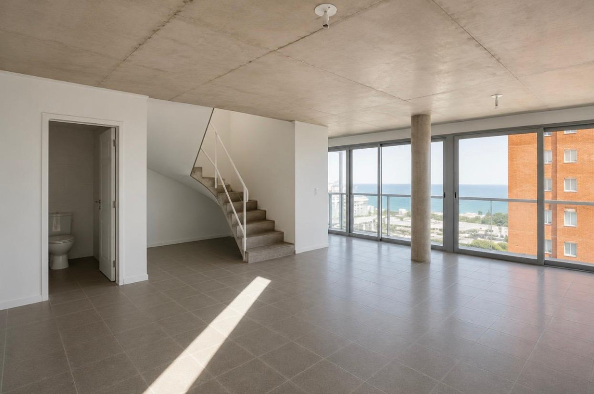 APARTAMENTO DUPLEX EN VENTA DE 3 DORMITORIOS EN BARRIO SUR