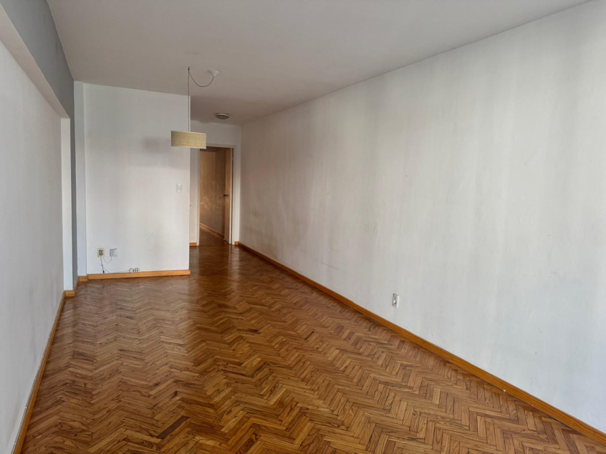 APARTAMENTO EN VENTA 2 DORMITORIOS y 2 BAÑOS CON GARAJE A PASOS DEL GOLF