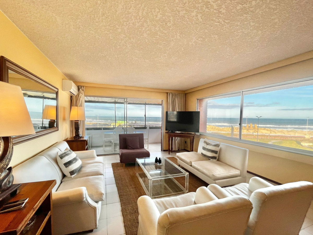 Apartamento de 3 dormitorios primer linea al mar 