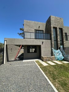 Casa a Estrenar en Jardines de Lamas