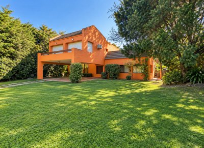 Casa en venta y alquiler temporal en playa Mansa, Punta del Este