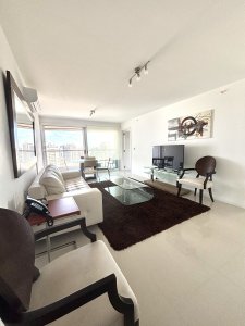 Apartamento de 2 Dormitorios en Playa Brava parada 6