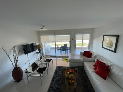 SE ALQUILA APARTAMENTO CON VISTAS ESPECTACULARES AL MAR