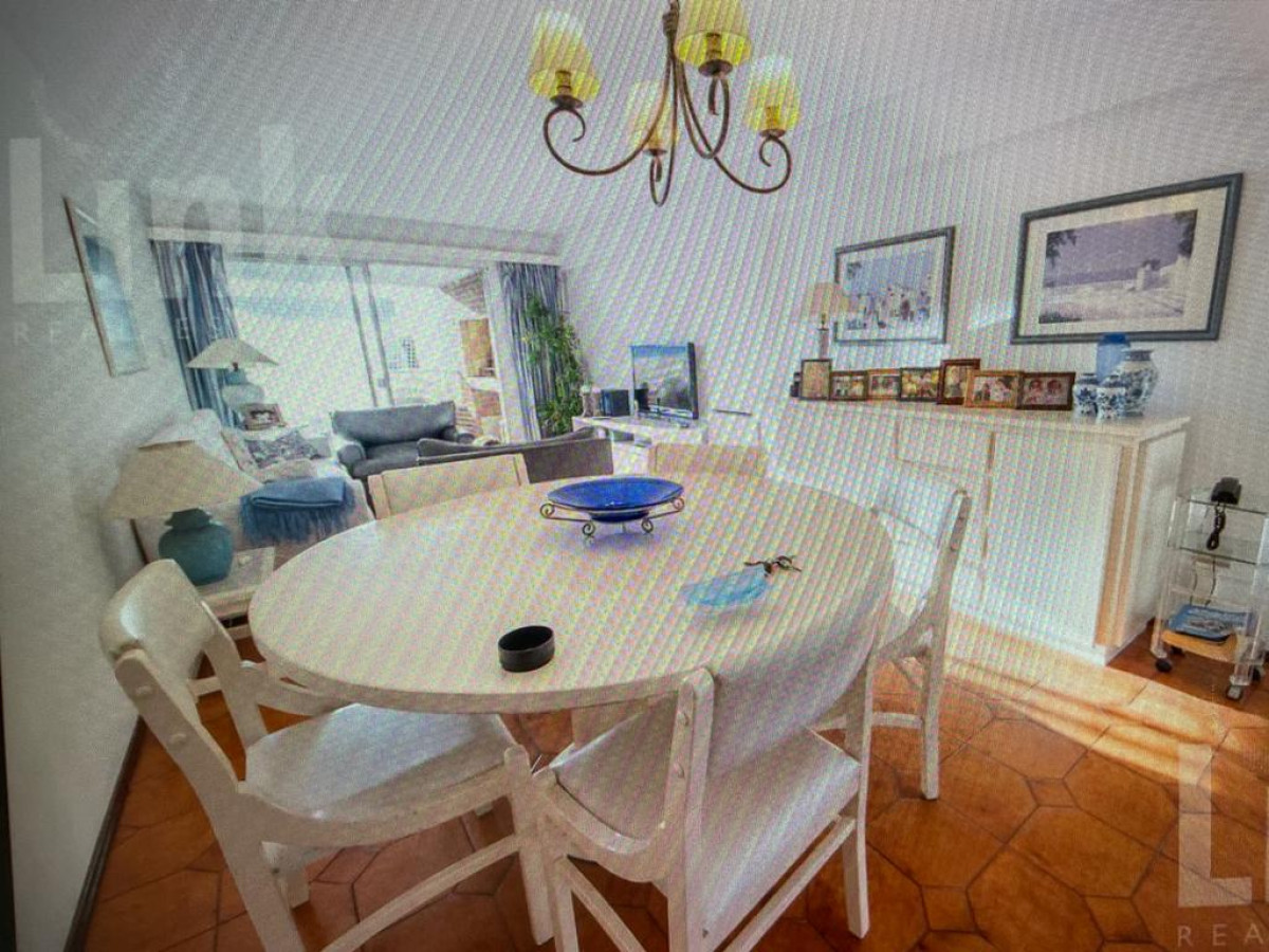 SE VENDE APARTAMENTO ENFRENTE A LA PLAYA MANSA