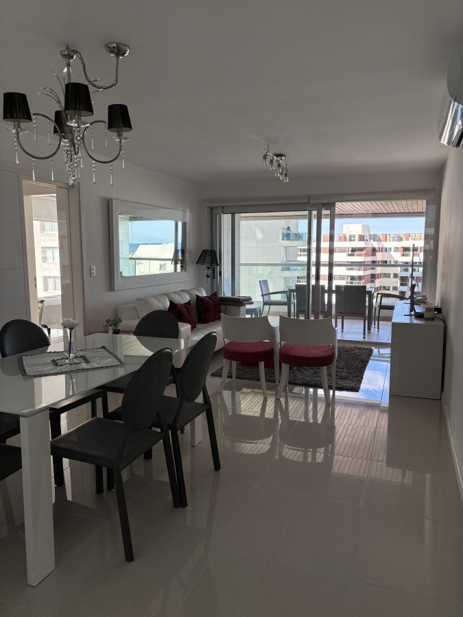 SE ALQUILA APARTAMENTO EN PLAYA BRAVA 3 DORMITORIOS. 