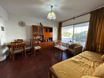 Alquiler anual, con terraza y cochera 