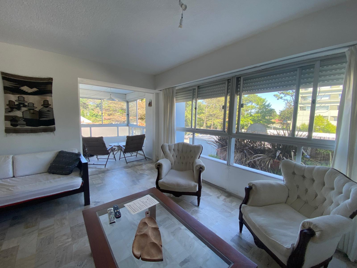 Amplio apartamento, con terraza cerrada, y garage