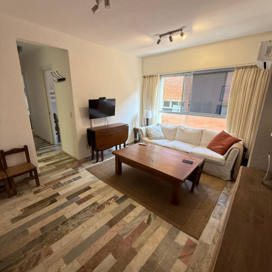 Apto en venta, Reciclado, a metros del Mar, con garage 