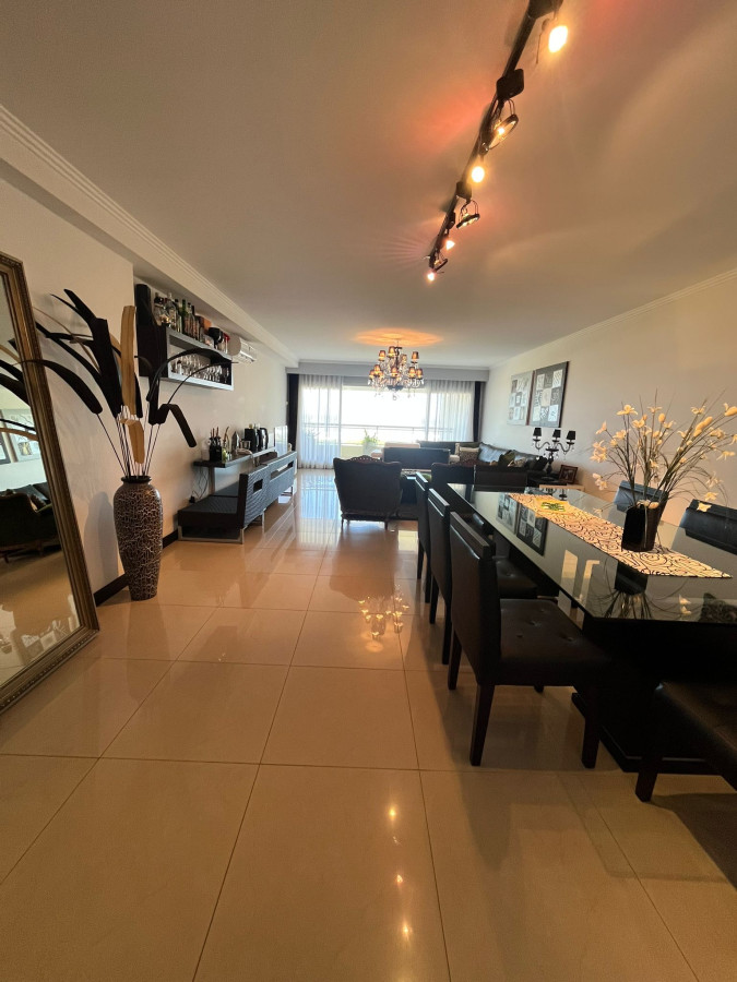 Apartamento en Brava, 3 dormitorios *