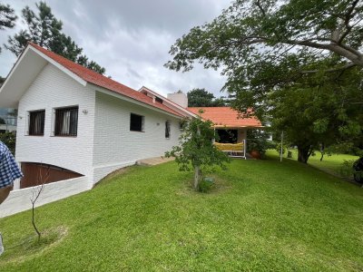 Se vende muy linda casa