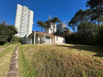 Se vende Muy linda casa, ideal para vivir todo el año en la zona de Roosevelt.