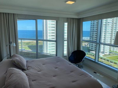 Unidad con vistas a playa brava