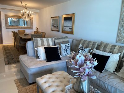 Estupendo apartamento con vistas a playa brava
