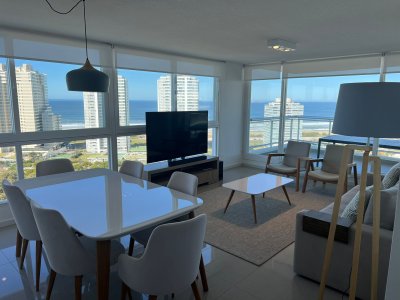 Estupendo apartamento con vistas a playa brava