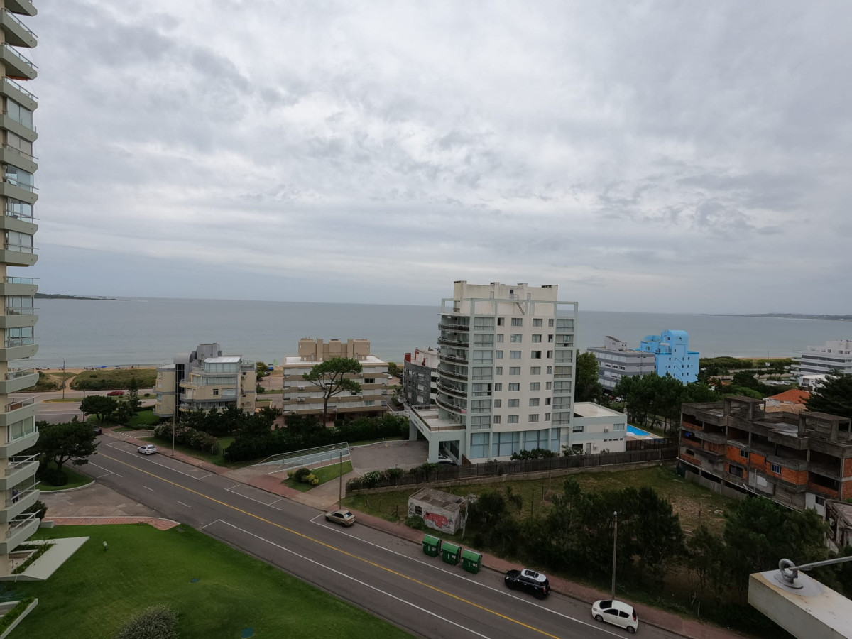 Apartamento ubicado en la mansa con excelente vista al mar. 
