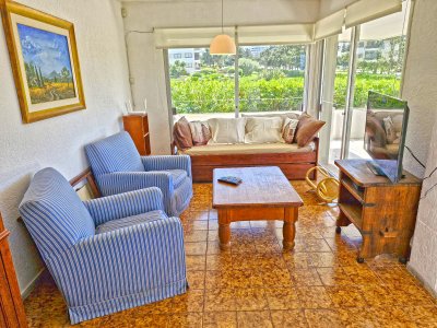 Venta Apartamento planta baja con jardín uso exclusivo 2 dormitorios 2 baños brava Punta del Este