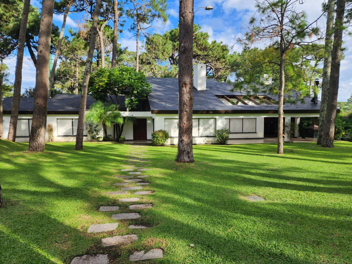 Casa en venta con 4 suites San Rafael 