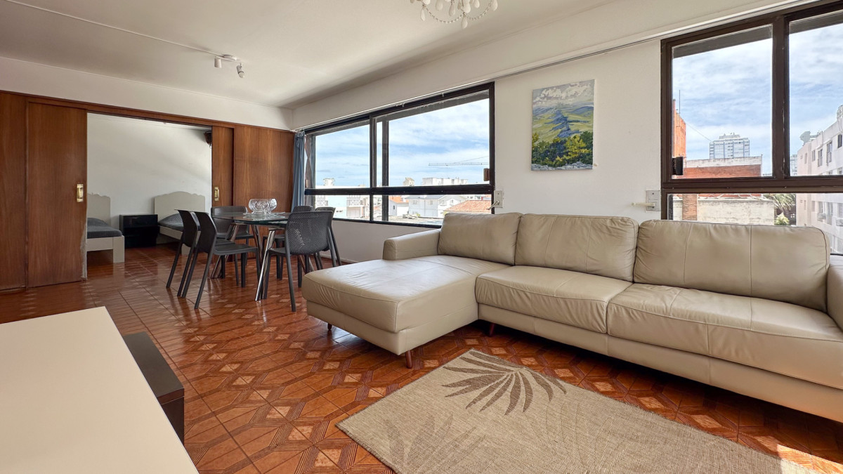 Imagen de Apartamento de Gran Metraje | 4 Dormitorios + Serv. Punta del Este.