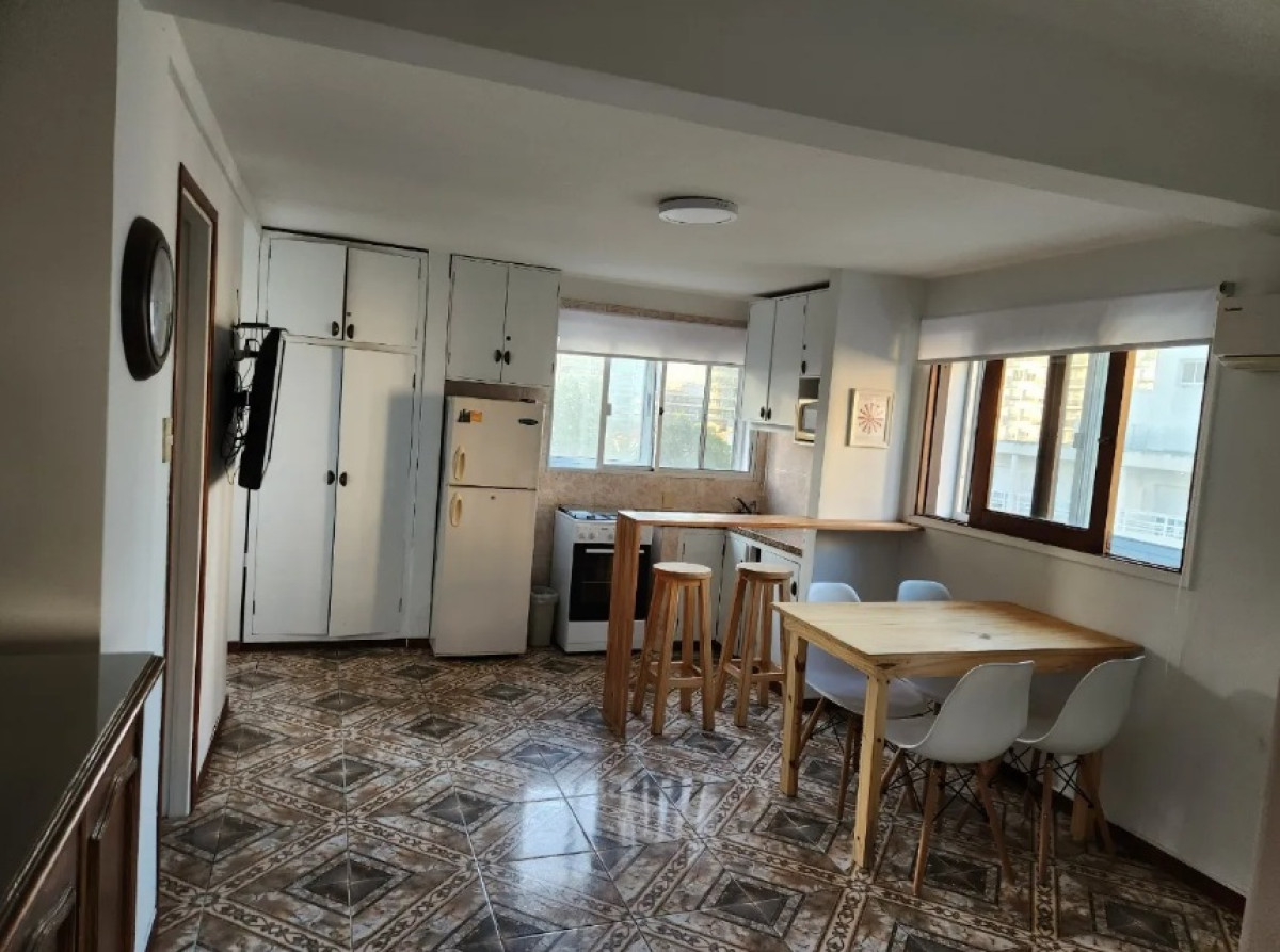 Departamento reciclado a pasos de la playa con vista al mar...!!!