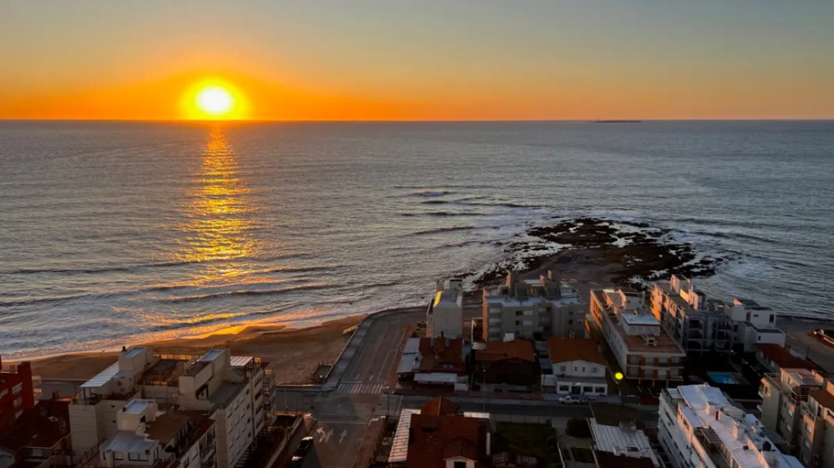 Amplio departamento con excelentes vistas al Océano Atlántico e Isla de Lobos