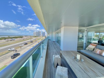 VENTA DE APARTAMENTO DE 4 SUITES EN BRAVA FRENTE AL MAR 