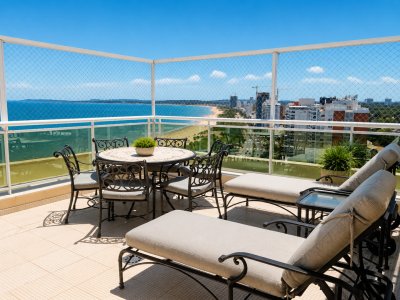 Exclusivo Pent-house de 800 m² con Vista Panorámica de 360° en Playa Mansa