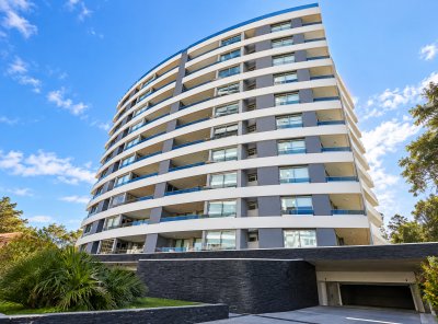 Apartamento a la venta en Punta del Este en zona de Playa Brava.